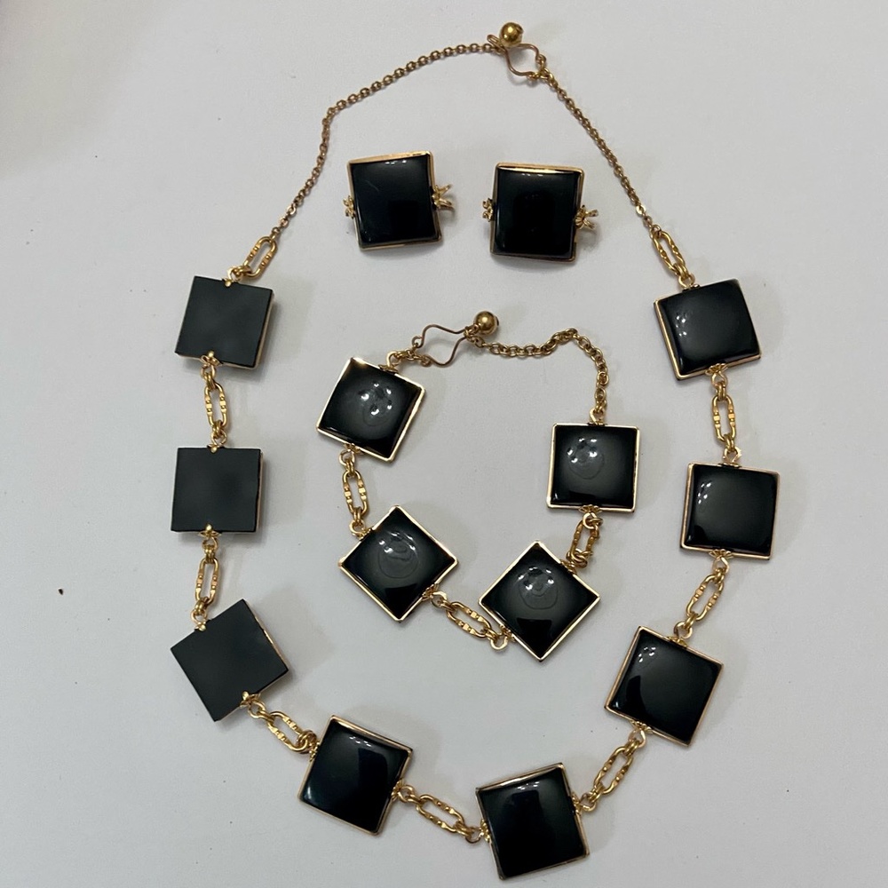 Vintage,  Gold and Black Thermoset Parure Set- Necklace, Bracelet and Earrings - Picture 15 of 15